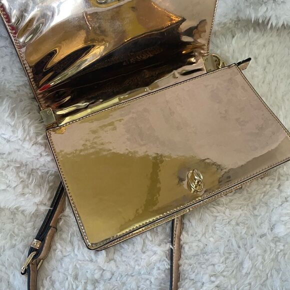 Metallic Rose Gold quilted crossbody bag with adjustable strap. - Picture 8 of 11